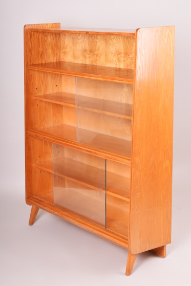 1608 Display cabinet