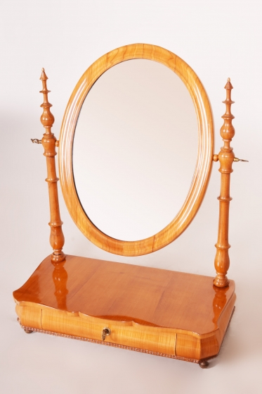 156 Small dressing table