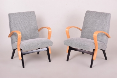 1586 Pair of arm-chairs