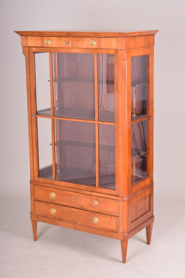 1641 Display cabinet