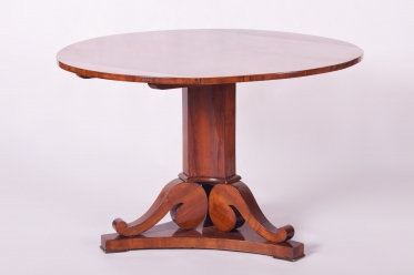 1819 Dinnig table
