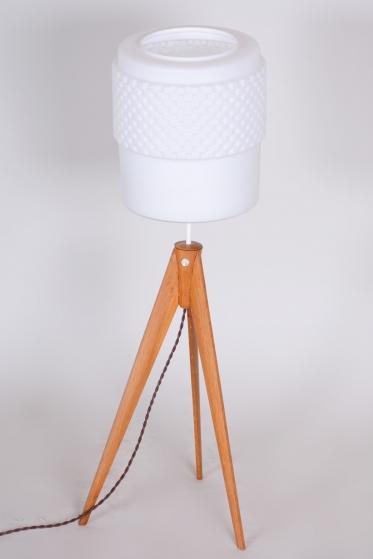 2025 V1 - Stojací lampa