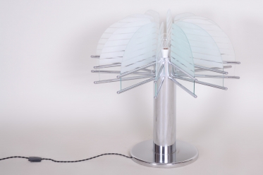 2047 V1 - Stolní lampa