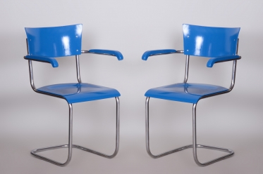 2540 Pair of chairs with armrests