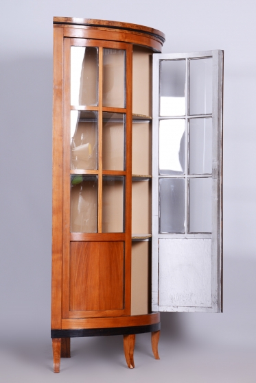 2566 Corner display cabinet