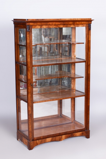 2585 Display cabinet