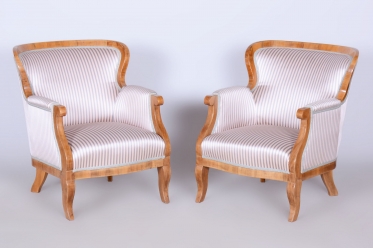 3245 Pair of armchairs