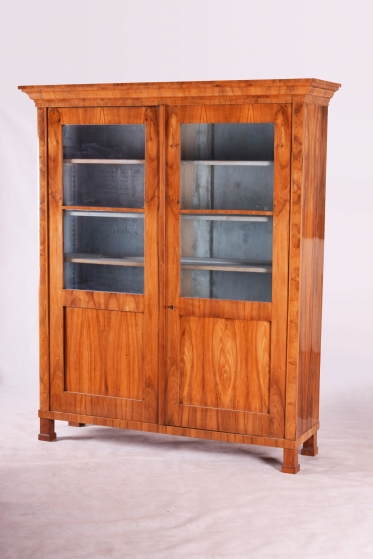 065 Double door bookcase